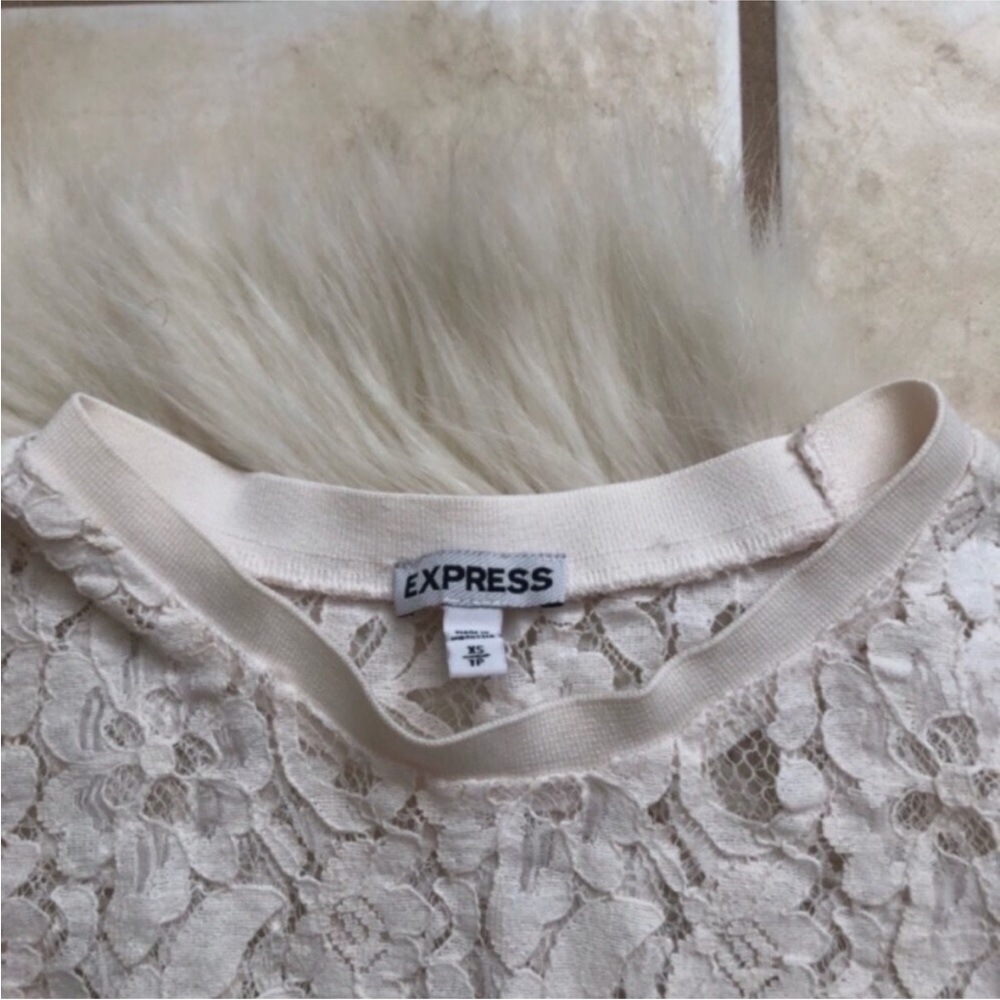 Express Lace Blouse - Picture 3 of 4